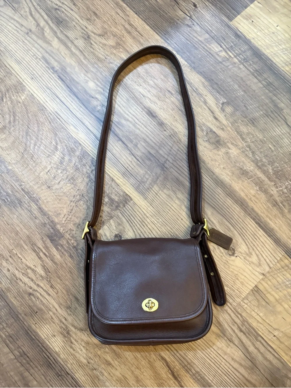 Vintage Coach Mahogany Brown 9965
Legacy Small Flap Crossbody Bag Brass hardware - Picture 10 of 16